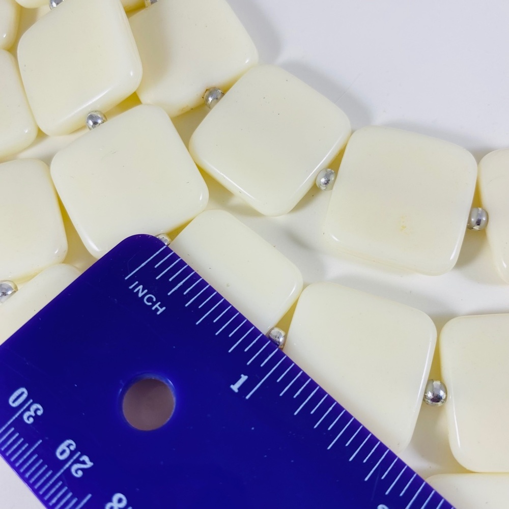 Cool Cream off white 3 strand lucite square bead statement necklace 1990s - Picture 3 of 4